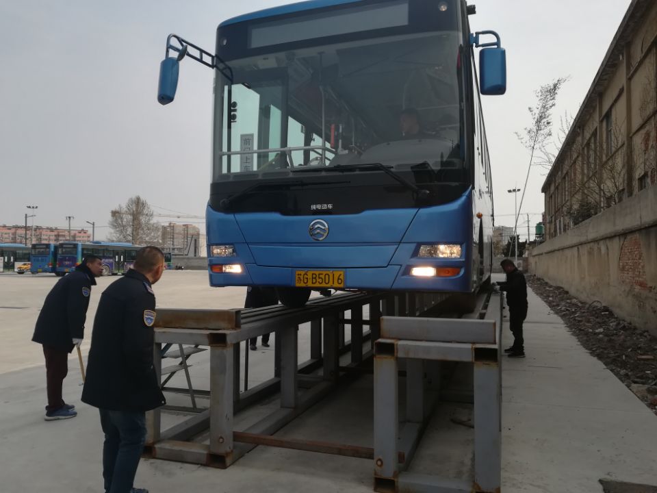 公交集團(tuán)公交事業(yè)一部開展車輛專項(xiàng)安全檢查